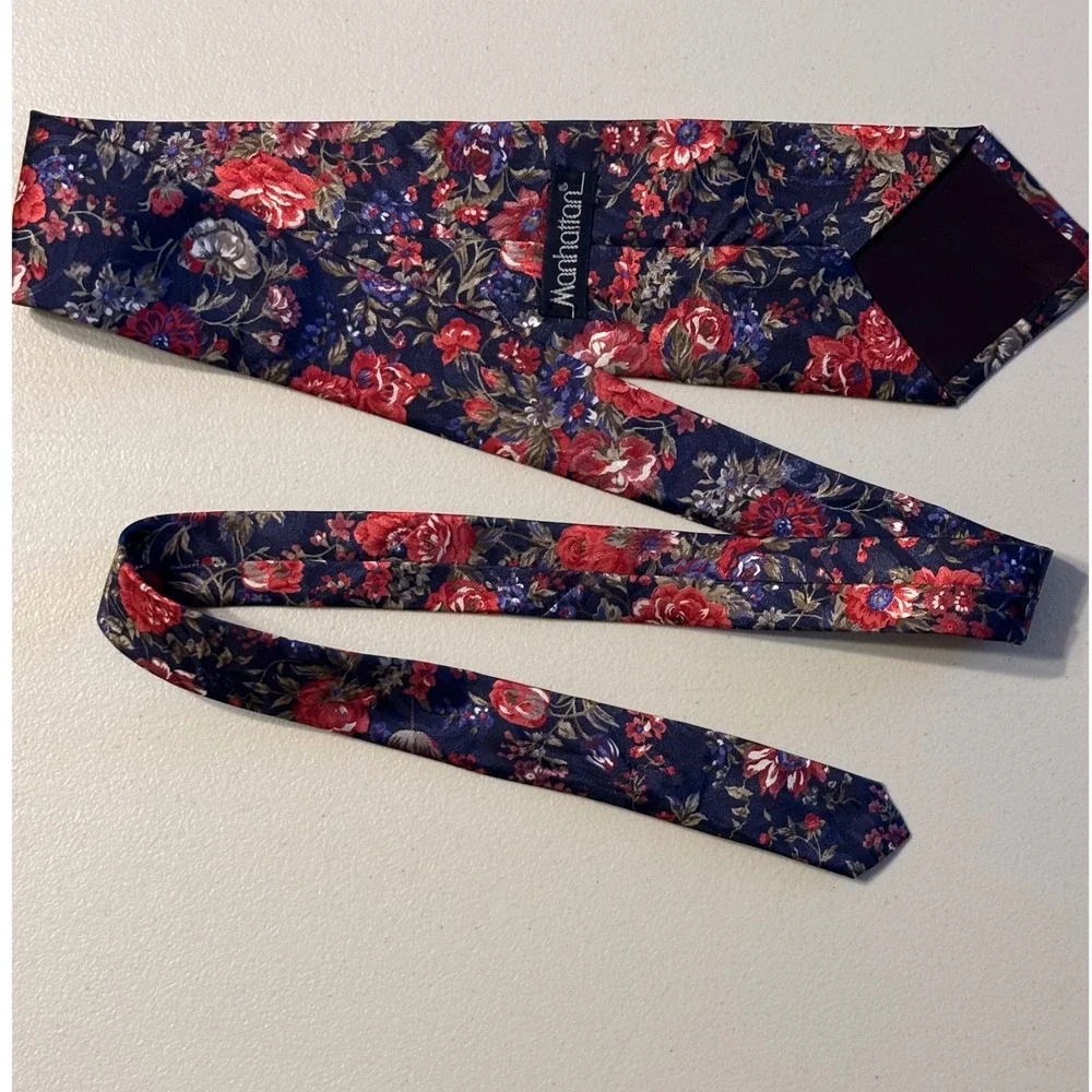 Manhattan Mens Silk Floral Tie Navy‎ Red Blue Classic Necktie preowned VTG 90s